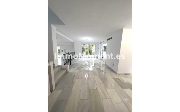 Resale - Detached villa - Marbella - Nueva Andalucía