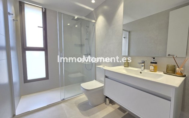Resale - Apartment - Estepona - Selwo