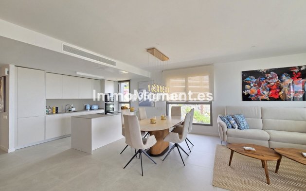 Resale - Apartment - Estepona - Selwo