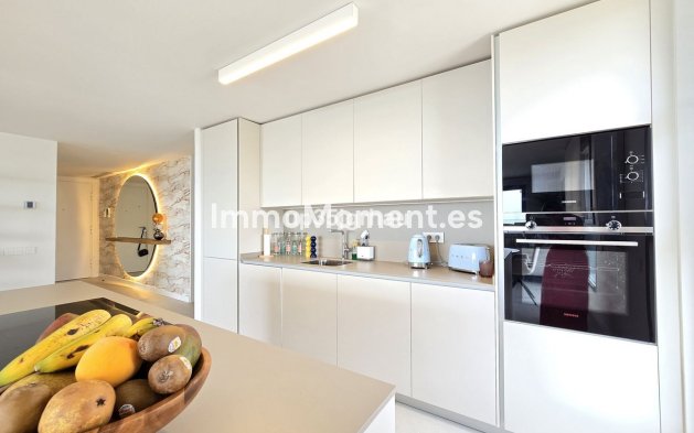 Resale - Apartment - Estepona - Selwo