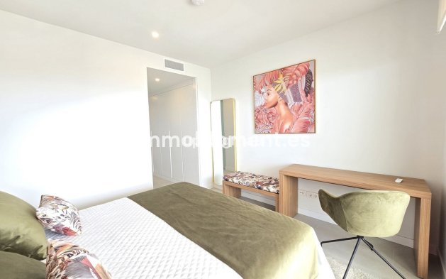 Resale - Apartment - Estepona - Selwo