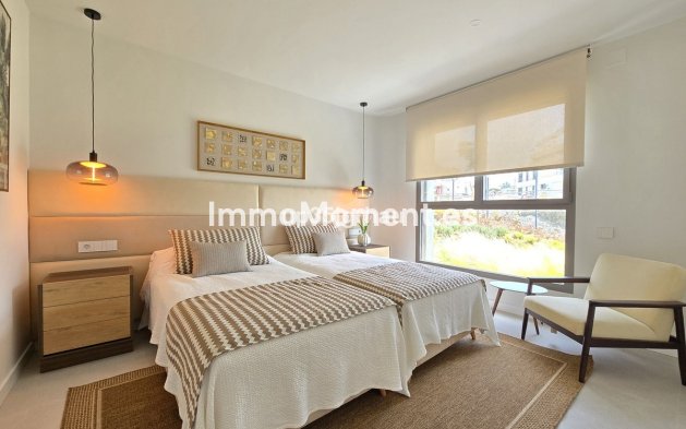 Resale - Apartment - Estepona - Selwo