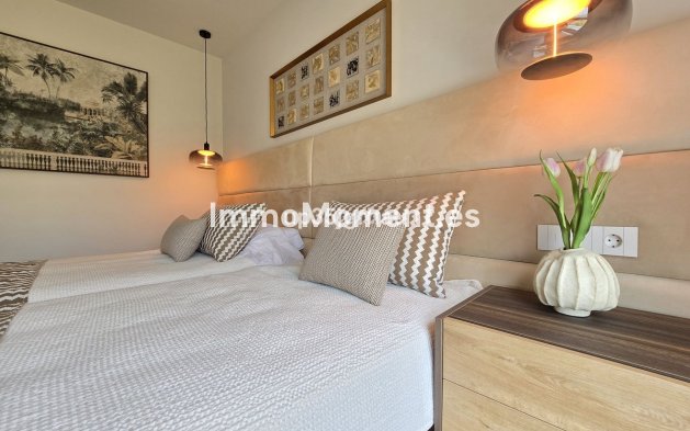 Resale - Apartment - Estepona - Selwo