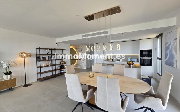 Resale - Apartment - Estepona - Selwo