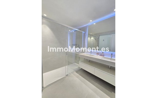 Resale - Apartment - Estepona - Selwo