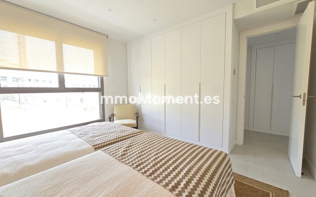 Resale - Apartment - Estepona - Selwo