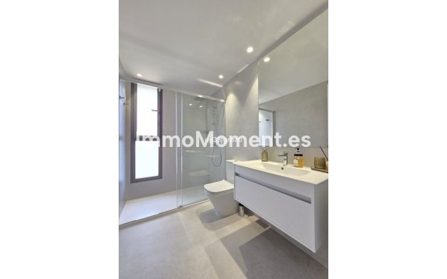 Resale - Apartment - Estepona - Selwo
