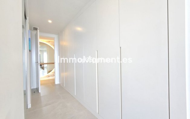 Resale - Apartment - Estepona - Selwo