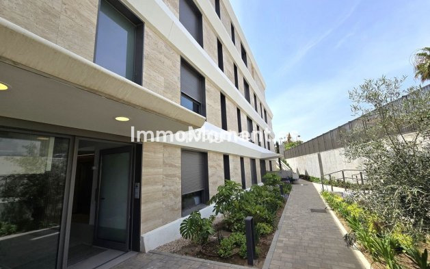 Resale - Apartment - Estepona - Selwo