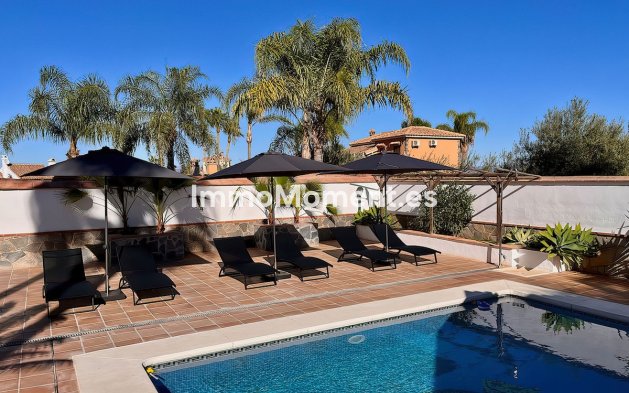 Wiederverkauf - Freistehende Villa -   Inländisch - Alhaurín el Grande Centro