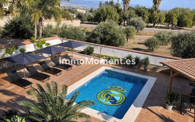 Wiederverkauf - Freistehende Villa -   Inländisch - Alhaurín el Grande Centro
