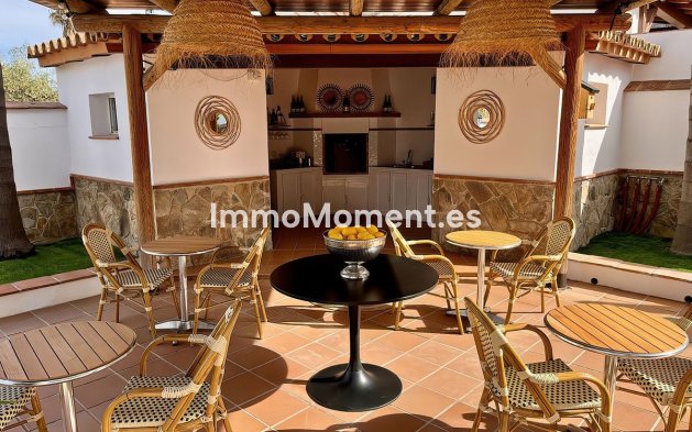 Wiederverkauf - Freistehende Villa -   Inländisch - Alhaurín el Grande Centro