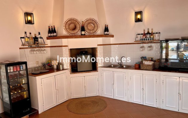 Wiederverkauf - Freistehende Villa -   Inländisch - Alhaurín el Grande Centro