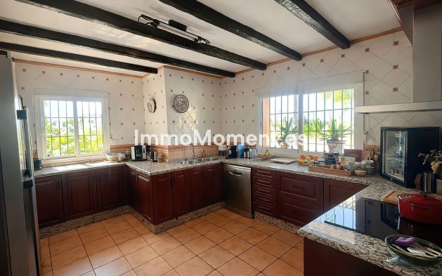 Wiederverkauf - Freistehende Villa -   Inländisch - Alhaurín el Grande Centro