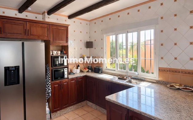 Wiederverkauf - Freistehende Villa -   Inländisch - Alhaurín el Grande Centro