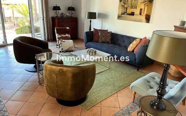 Wiederverkauf - Freistehende Villa -   Inländisch - Alhaurín el Grande Centro