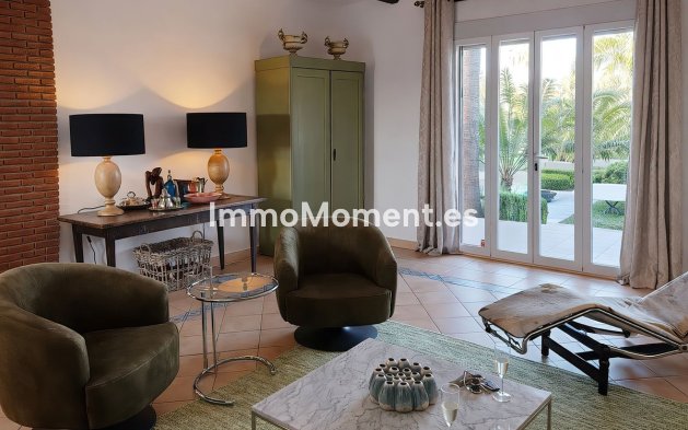 Wiederverkauf - Freistehende Villa -   Inländisch - Alhaurín el Grande Centro