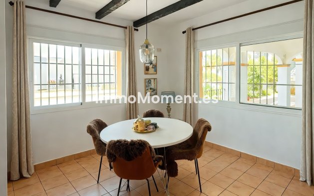 Wiederverkauf - Freistehende Villa -   Inländisch - Alhaurín el Grande Centro