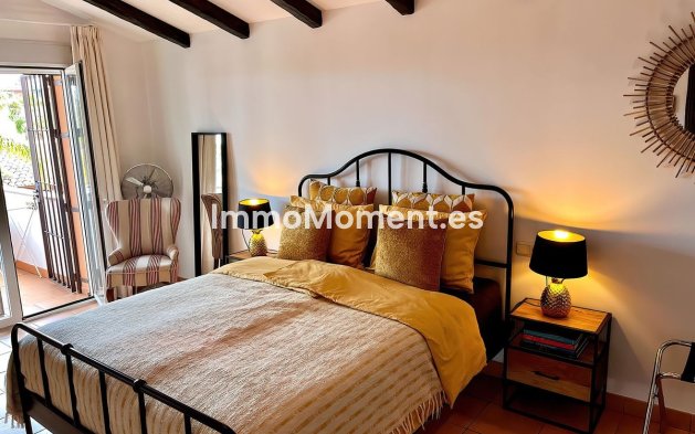 Wiederverkauf - Freistehende Villa -   Inländisch - Alhaurín el Grande Centro