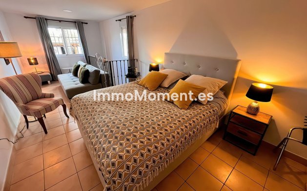 Wiederverkauf - Freistehende Villa -   Inländisch - Alhaurín el Grande Centro