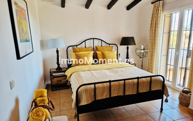 Wiederverkauf - Freistehende Villa -   Inländisch - Alhaurín el Grande Centro