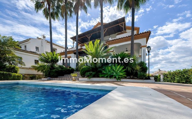 Wiederverkauf - Freistehende Villa -   Inländisch - Alhaurín el Grande Centro