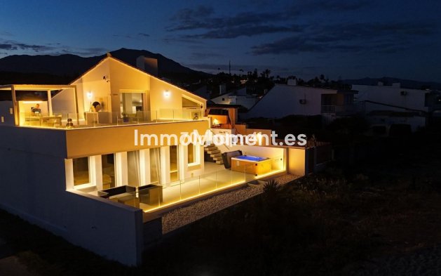 Resale - Detached villa - Estepona - Estepona Centro
