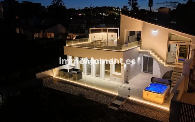 Resale - Detached villa - Estepona - Estepona Centro