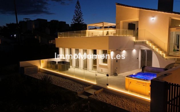 Resale - Detached villa - Estepona - Estepona Centro