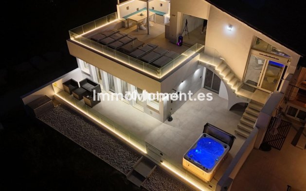 Resale - Detached villa - Estepona - Estepona Centro