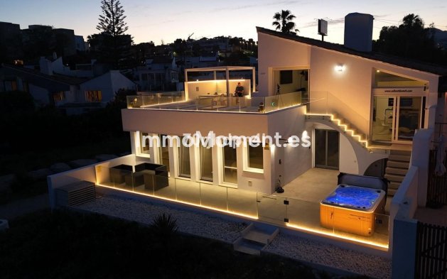 Resale - Detached villa - Estepona - Estepona Centro