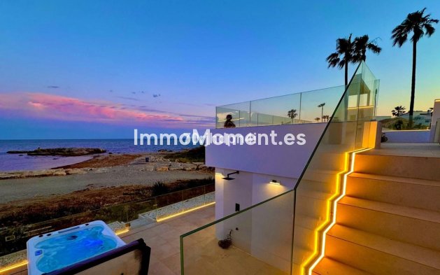 Resale - Detached villa - Estepona - Estepona Centro