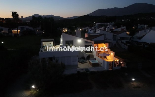 Resale - Detached villa - Estepona - Estepona Centro