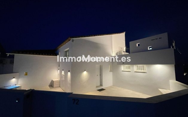 Resale - Detached villa - Estepona - Estepona Centro