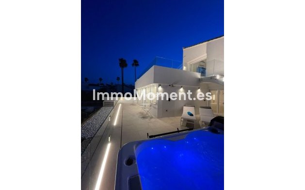 Resale - Detached villa - Estepona - Estepona Centro
