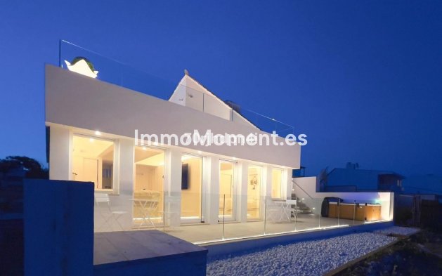 Resale - Detached villa - Estepona - Estepona Centro
