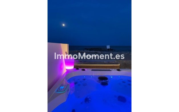 Resale - Detached villa - Estepona - Estepona Centro
