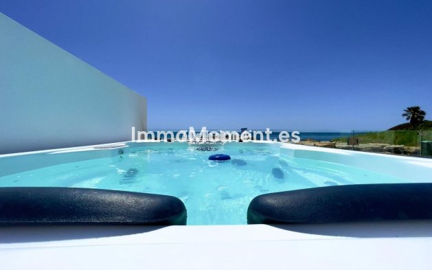 Resale - Detached villa - Estepona - Estepona Centro