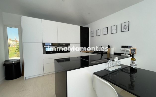 Resale - Detached villa - Estepona - Estepona Centro