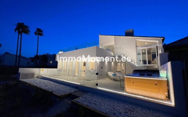 Resale - Detached villa - Estepona - Estepona Centro