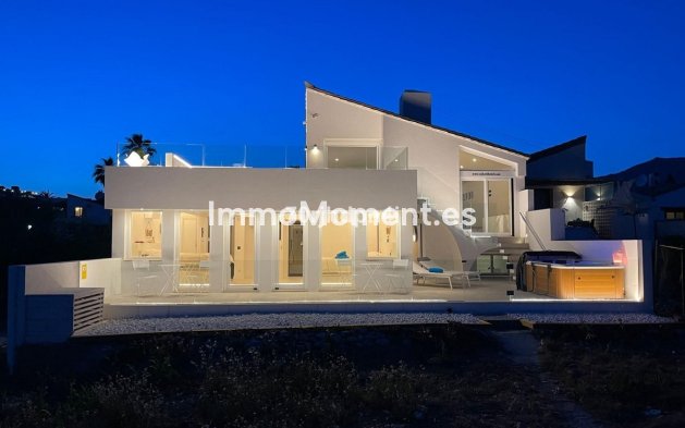 Resale - Detached villa - Estepona - Estepona Centro