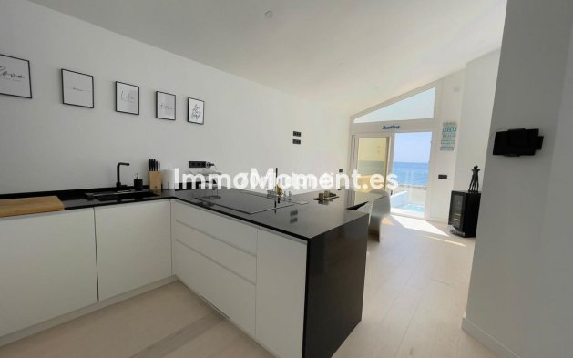 Resale - Detached villa - Estepona - Estepona Centro