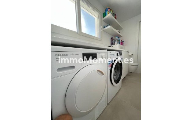 Resale - Detached villa - Estepona - Estepona Centro