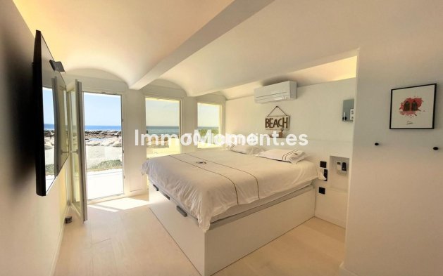 Resale - Detached villa - Estepona - Estepona Centro
