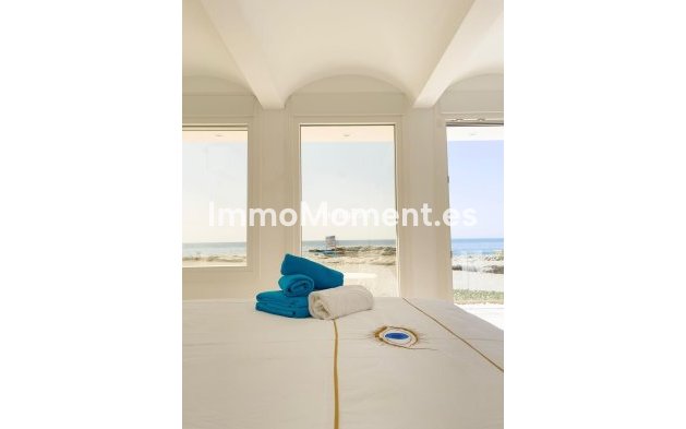 Resale - Detached villa - Estepona - Estepona Centro