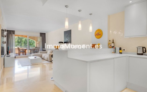 Resale - Apartment - Marbella - Elviria