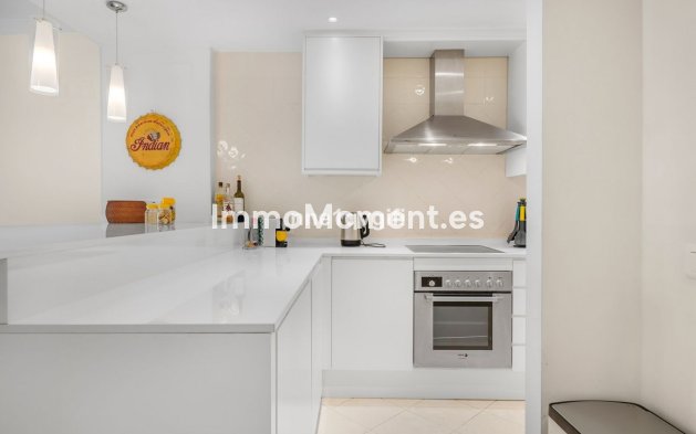 Resale - Apartment - Marbella - Elviria