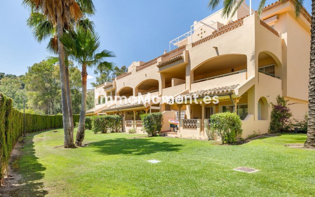 Resale - Apartment - Marbella - Elviria