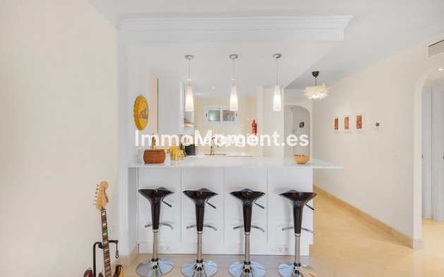 Resale - Apartment - Marbella - Elviria