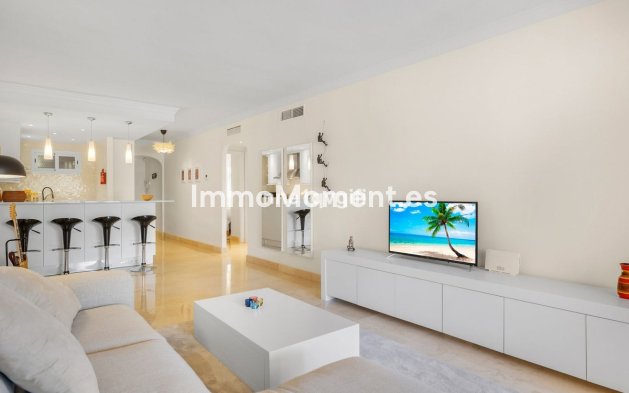 Resale - Apartment - Marbella - Elviria